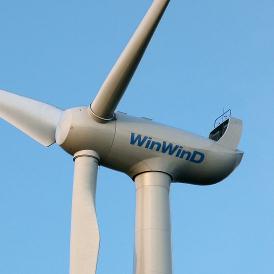 Tête d'éolienne equipée d'un alternateur Alxion. Celui-ci fournit une puissance éléctrique qui peu être renvoyée sur le réseau EDF